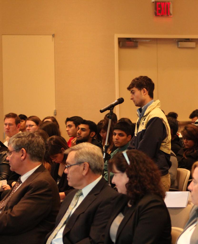 Students+voiced+concerns+to+Provost%2C+Dr.+Mangione+during+the+Academic+Forum.+