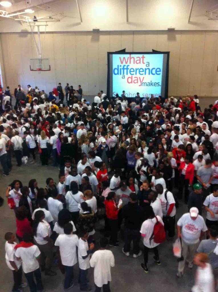 St.+Johns+faculty+and+students+gather+on+University+Service+Day.+