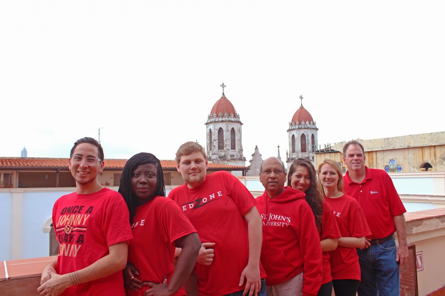 Students+and+faculty+from+International+Communication+Graduate+program+posed+in+Cuba