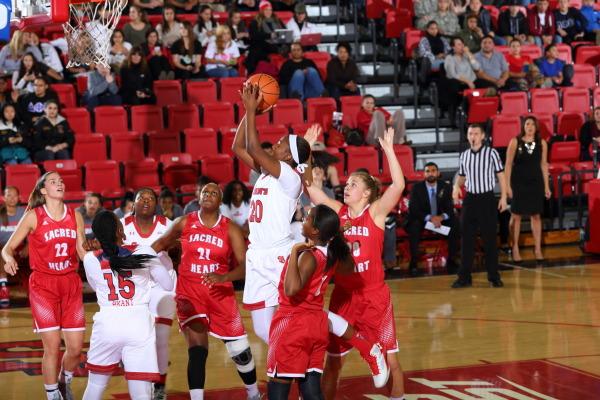 Freshman Akina Wellere had a breakout performance with 17 points in a St. Johns victory against Sacred Heart (Photo: Athletic Communications)