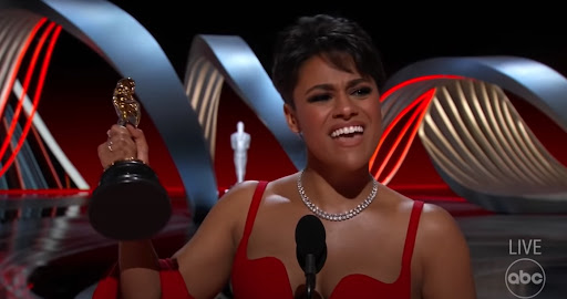 Ariana DeBose accepts Academy Award for "West Side Story."