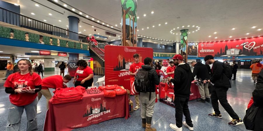 Torch Photo / Sara Kiernan
The St. Johns giveaway tables set up in the Penn Station rotunda, with t-shirts, rally towels and cakes.