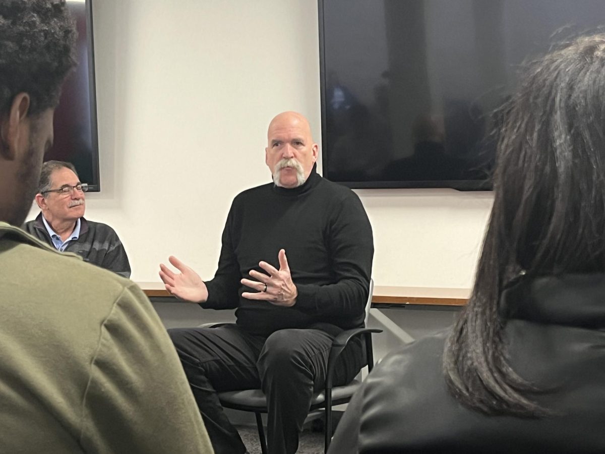 Bill Wennington spoke to St. Johns University students about his fruitful professional life and offered advice for future sports media professionals.